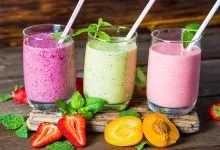طرز تهیه ۲ مدل نوشیدنی میوه‌ای خنک برای روز‌های گرم!